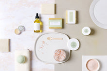 Load image into Gallery viewer, One year of self-care SUBSCRIPTION BOXES for WOMEN - Will be  shipped every 3 months
