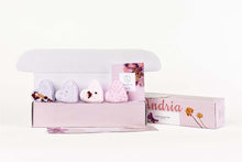 Load image into Gallery viewer, Heart Shaped Shower Steamers Gift Box, Set of 5 Shower Steamers Package

