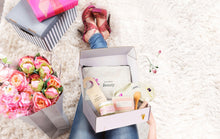 Load image into Gallery viewer, One year of self-care SUBSCRIPTION BOXES for WOMEN - Will be  shipped every 3 months
